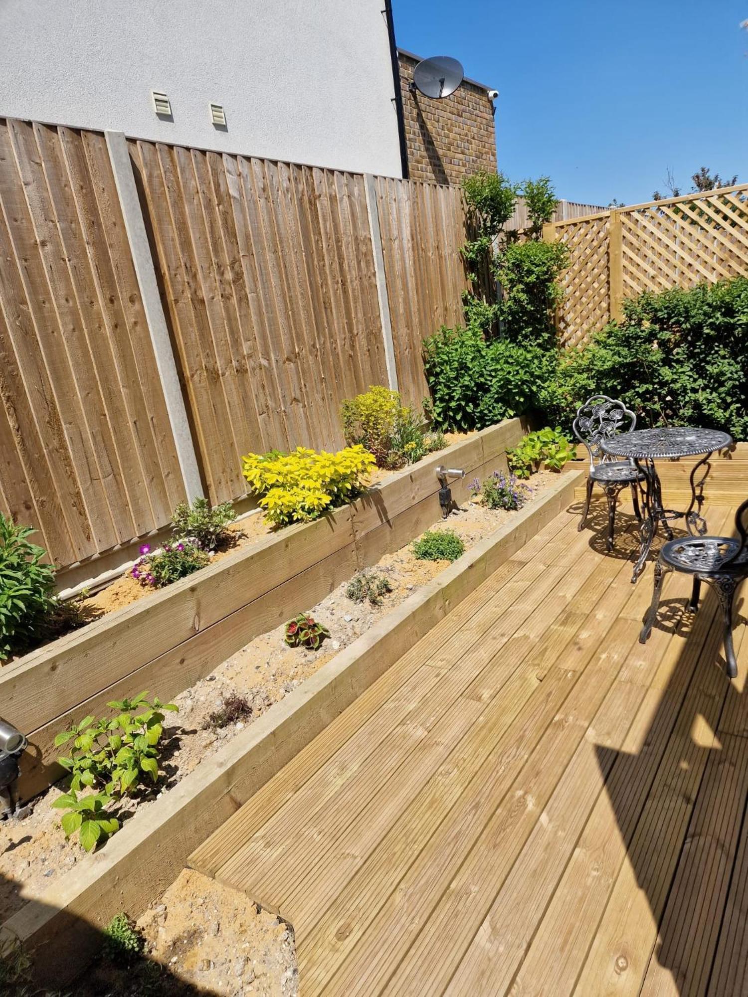 Two-Bedroom Cosy Country Lodge With Private Patio Greenhithe Exterior photo