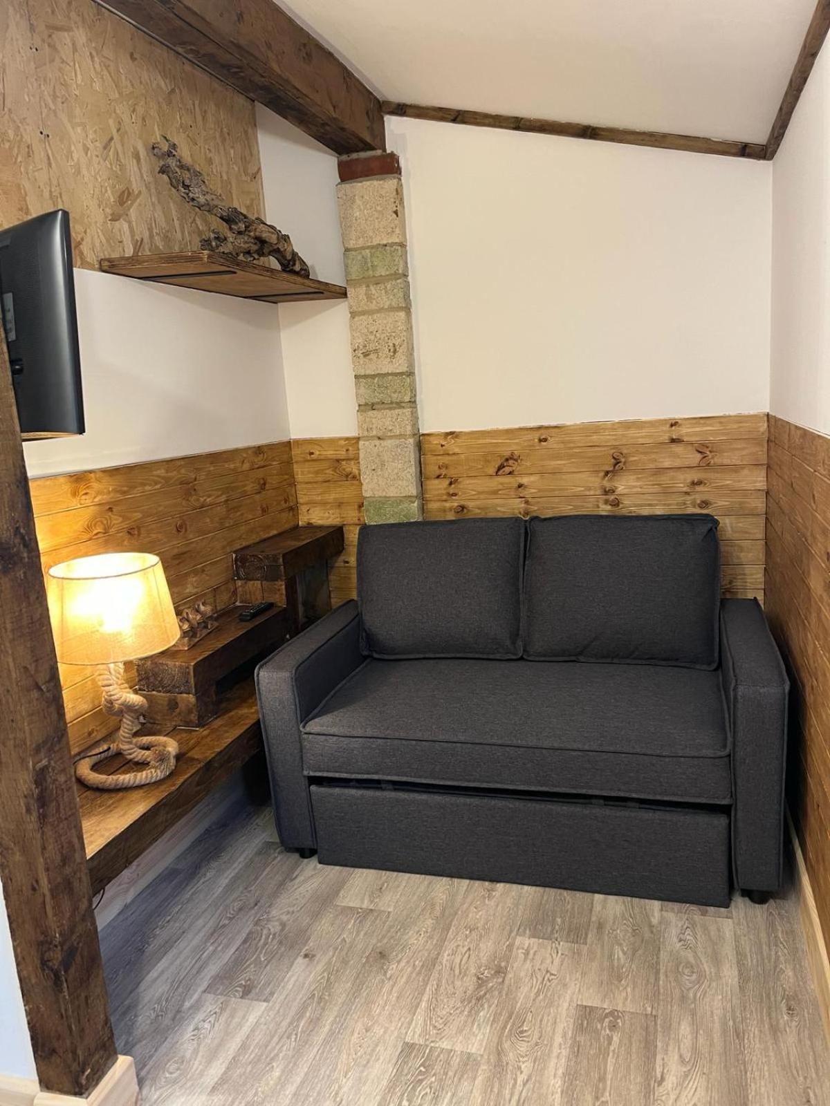Two-Bedroom Cosy Country Lodge With Private Patio Greenhithe Exterior photo